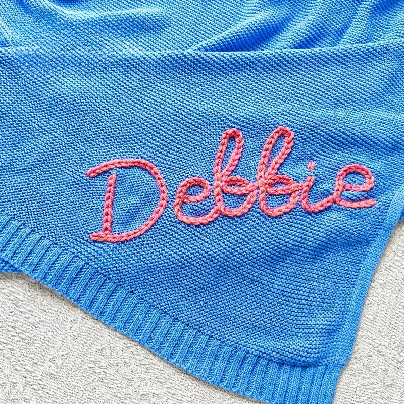 Heartfelt gift for newborns - Soft baby blanket with personalized name embroidery
