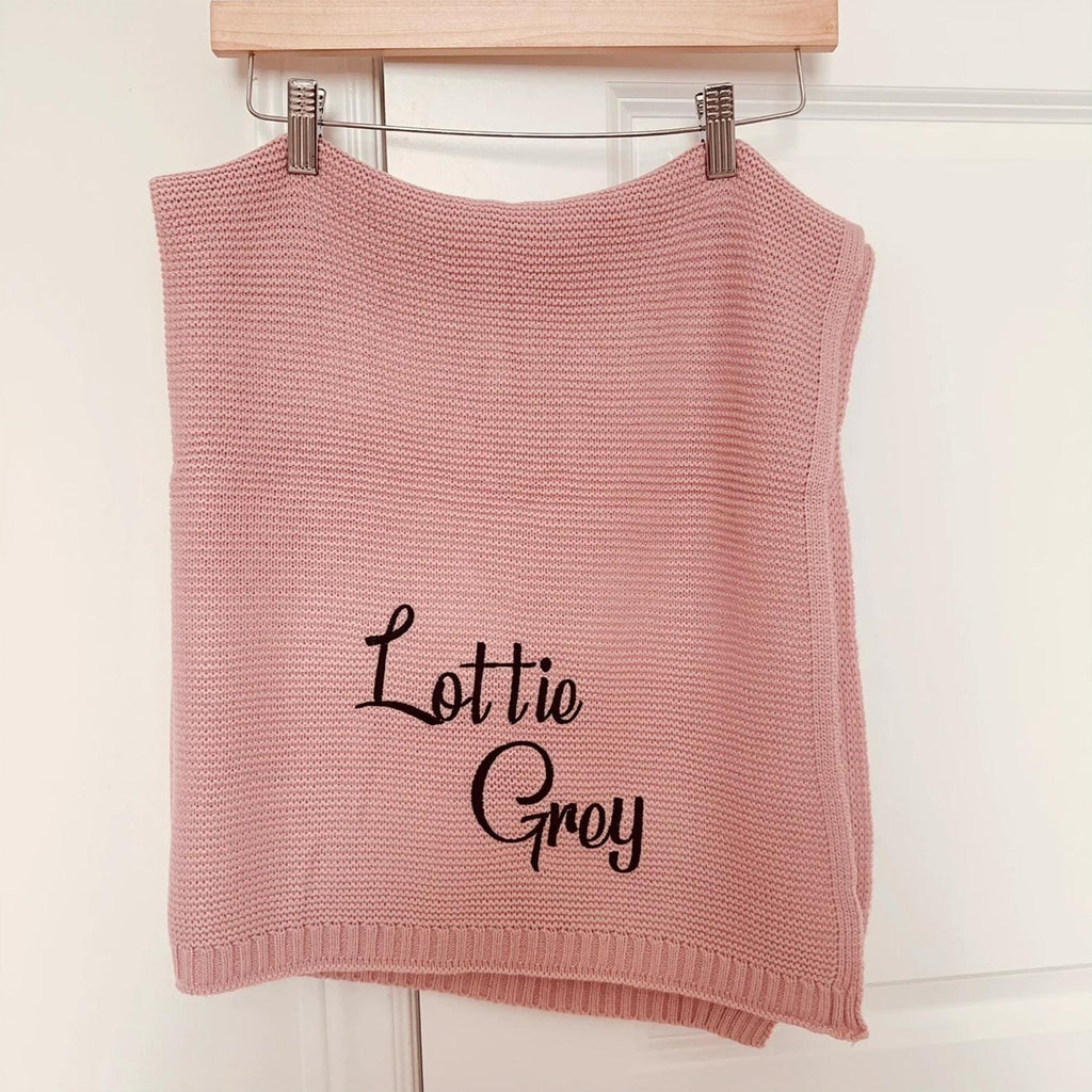 Heartfelt gift for newborns - Soft baby blanket with personalized name embroidery