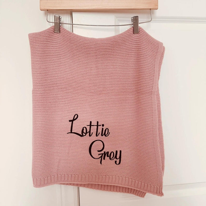 Heartfelt gift for newborns - Soft baby blanket with personalized name embroidery